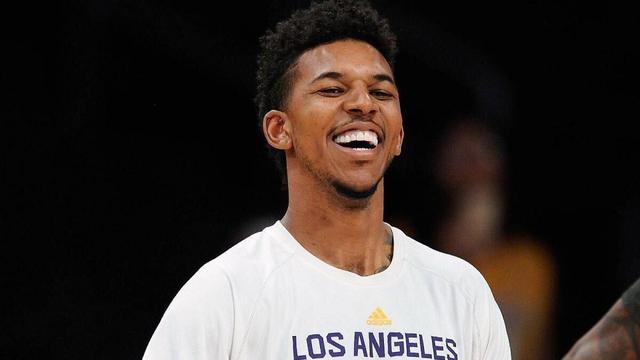 库里谈33次助攻：证明了我们的打磨成果，两套体系发挥作用（库里谈33次助攻：展现磨合成果，双体系同步奏效）