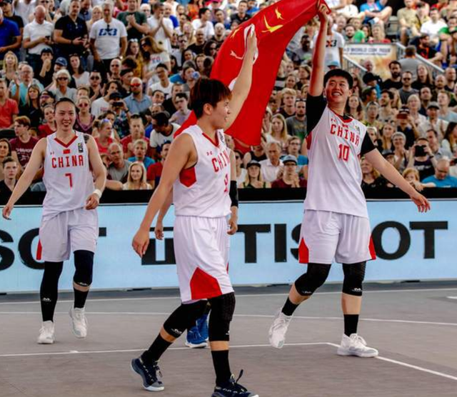 自2024年10月以来，迈尼昂首次在俱乐部赛事扑出点球（迈尼昂在俱乐部赛场完成自2024年10月以来的首次扑点）