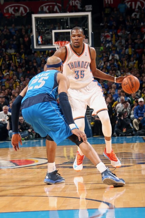 足球断球的最佳时机是什么？（足球抢断的最佳时刻是什么？）