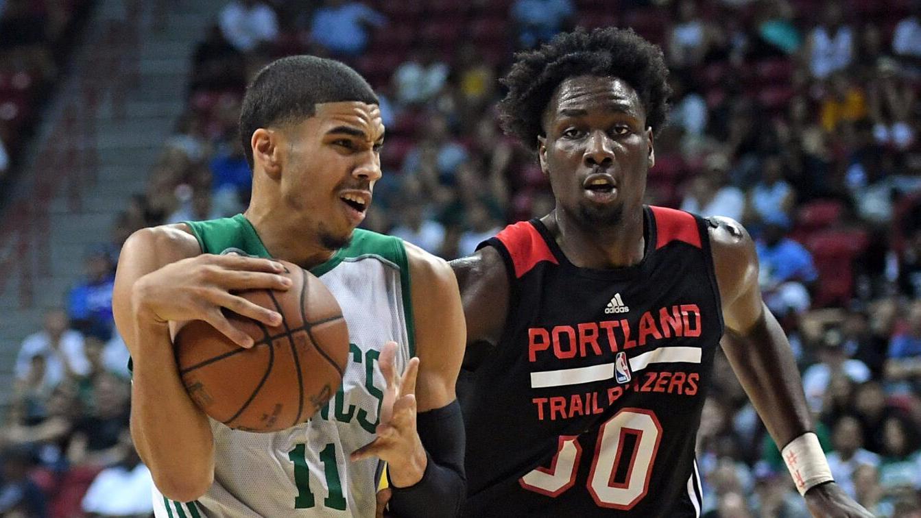 库蒂尼奥为小儿子庆祝生日，一家人身穿他效力过球队的球衣（库蒂尼奥为幼子庆生，全家身穿他曾效力球队球衣）