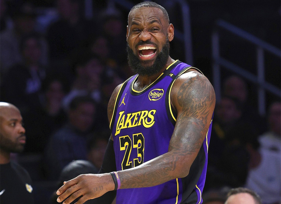 埃孔：尼日利亚足协结清欠款，全队团结一心备战比赛（埃孔：尼日足协已结清欠款，球队上下同心备战）