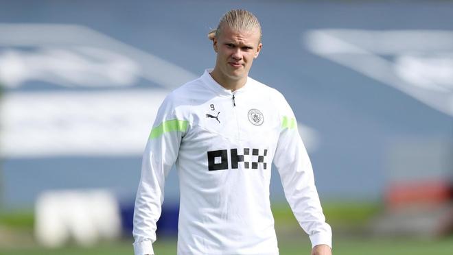 上海海港夺冠背后是穆斯卡特的战略放弃与坚守，成功卫冕中超冠军。（从战略取舍到坚守底线，穆斯卡特助上海海港完成中超卫冕）