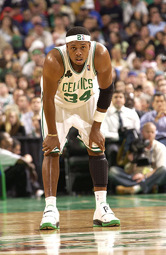 发挥一般般！普尔替补出战15投仅6中得16分2板4助1断（表现平平！普尔替补登场15投6中拿16分2篮板4助攻1抢断）