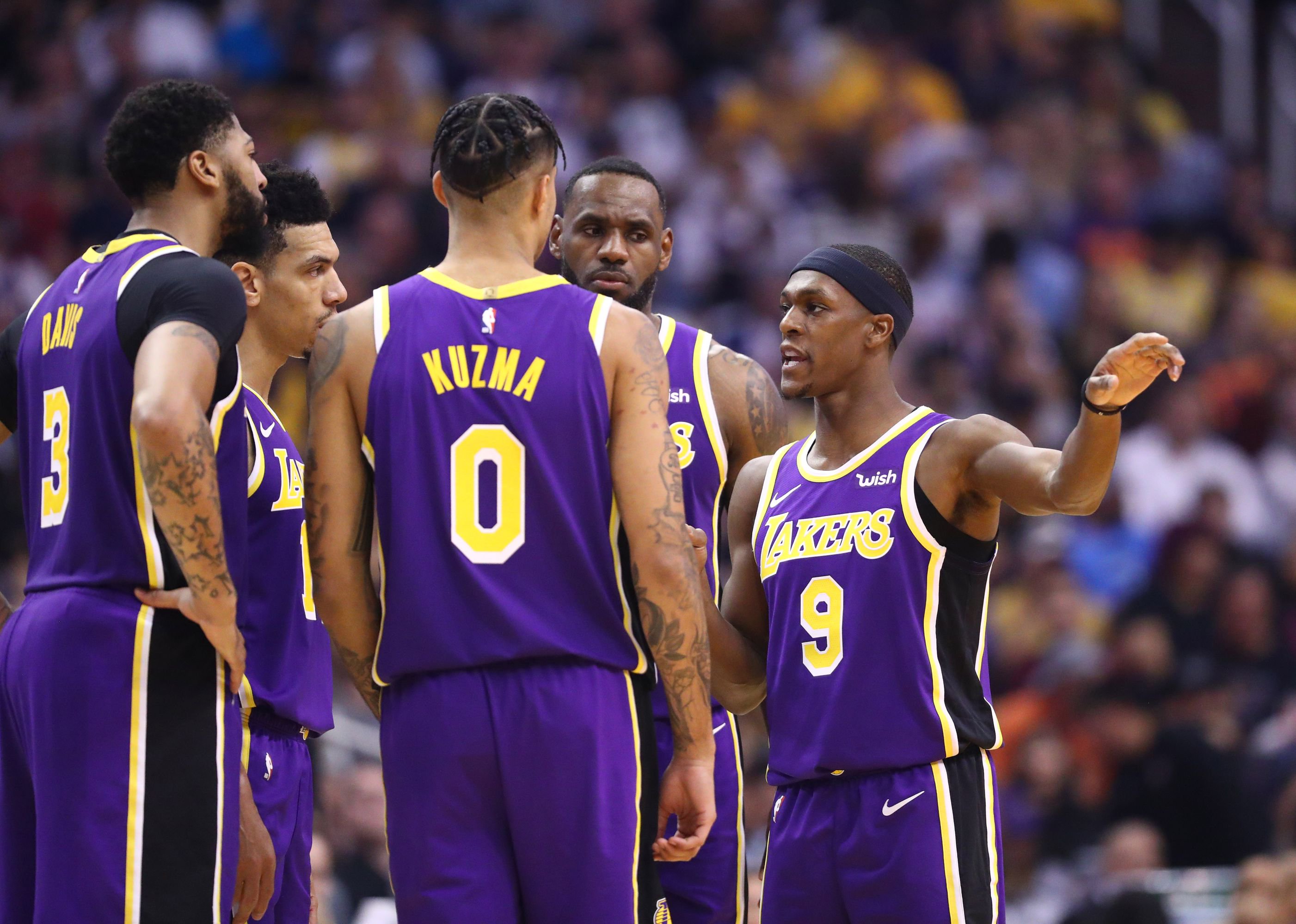 阿森纳在阿斯顿维拉的惊险失利使得争冠形势更加复杂（阿森纳客场险负阿斯顿维拉，冠军争夺战再添变数）