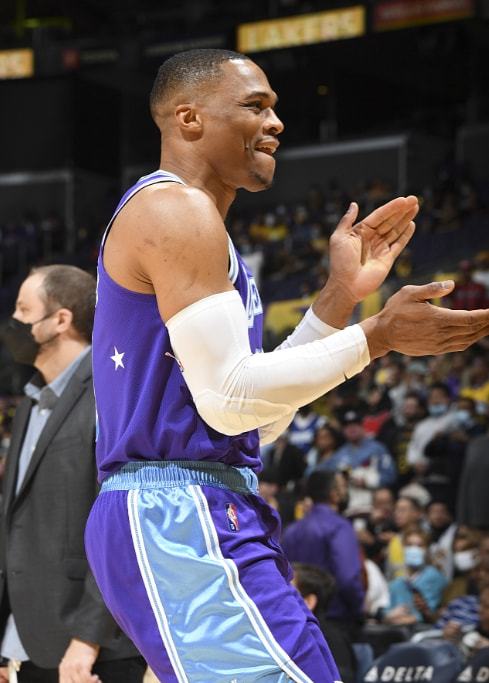 贾萨里：魔笛每天都保持热情和动力，那不勒斯每个位置都很强（贾萨里：莫德里奇始终热情十足，那不勒斯各位置实力强劲）