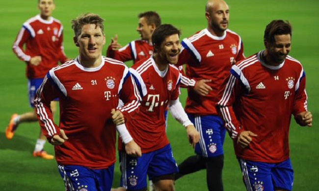 湖人生涯最强一战！斯玛特狂轰8记三分砍26分创赛季新高（湖人巅峰战！斯玛特飙进8记三分砍26分刷新赛季新高）