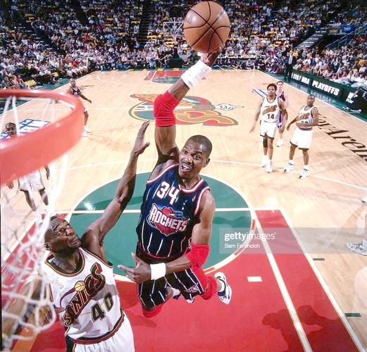 NBA战报：米切尔48分，骑士130-126险胜奇才（NBA赛况：米切尔轰下48分，骑士130-126险胜奇才）