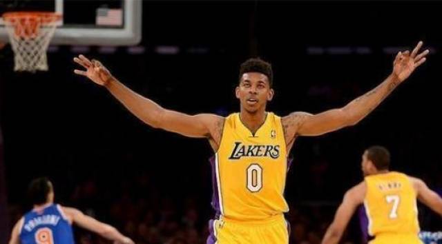 希尔德：库里缺阵时我们得填补空缺，用自己的方式串联比赛（希尔德：库里缺阵我们必须站出来，用各自方式带动比赛运转）