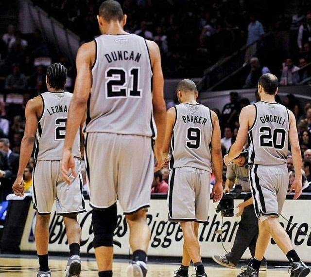 体坛：狼队想与徐彬签约4-5年，球员已搭乘航班前往英国（体坛消息：狼队计划与徐彬签约4至5年，球员已启程飞赴英国）