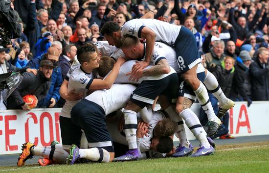 马克西空砍28+7+9，恩比德表现不佳，76人不敌湖人（马克西28分7板9助难救主，恩比德低迷，76人负于湖人）