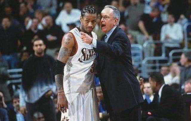 邮报评曼联近5年引援TOP30：姆伯莫第1，C罗第4，桑乔垫底（《邮报》评选曼联近五年30大引援：姆伯莫居首，C罗第4，桑乔垫底）