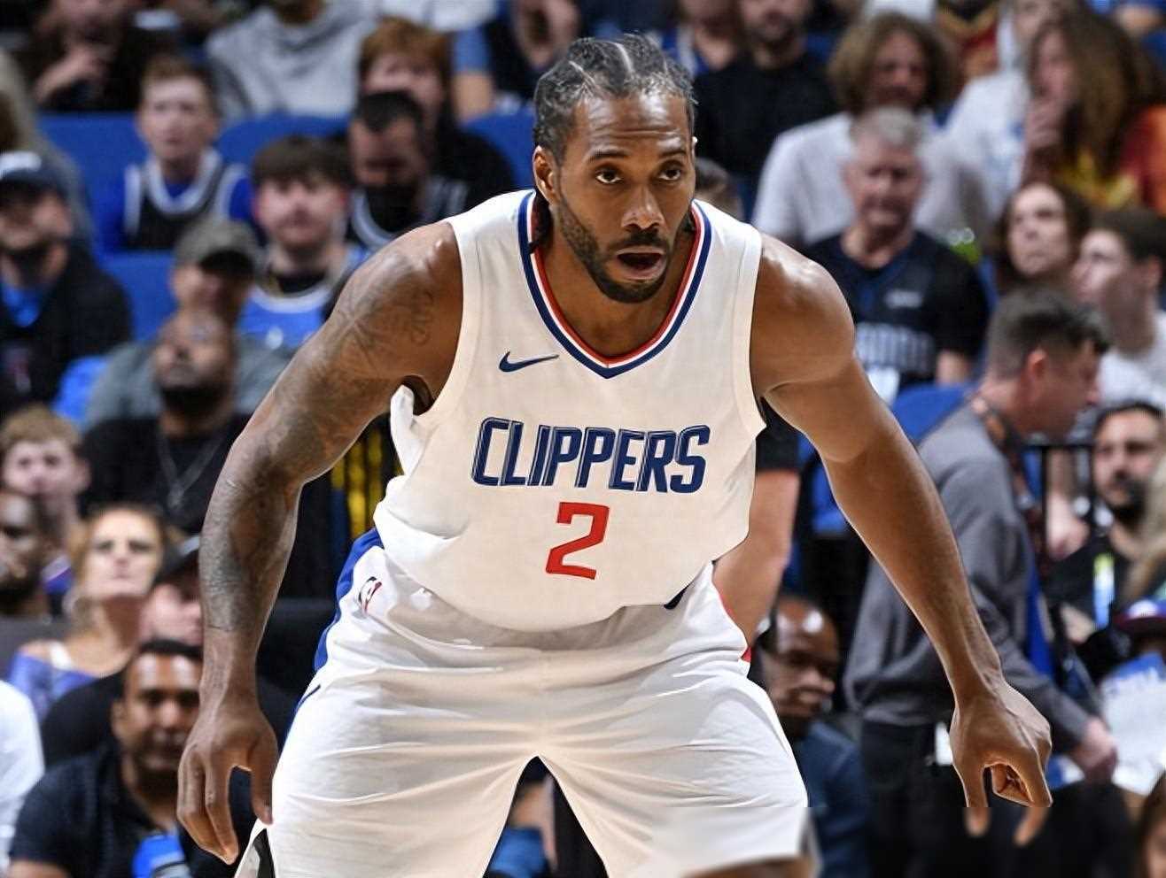 郭昊文精彩表现遭误判，累计5犯离场引发热议（郭昊文高光一战遭误判，5犯离场掀起热议）