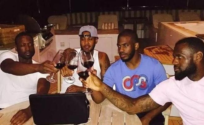 姆巴佩调侃破坏点球点：对方支撑脚要是打滑，我们就赚到了（姆巴佩打趣称在点球点“动手脚”：若对手支撑脚打滑，我们就占便宜）