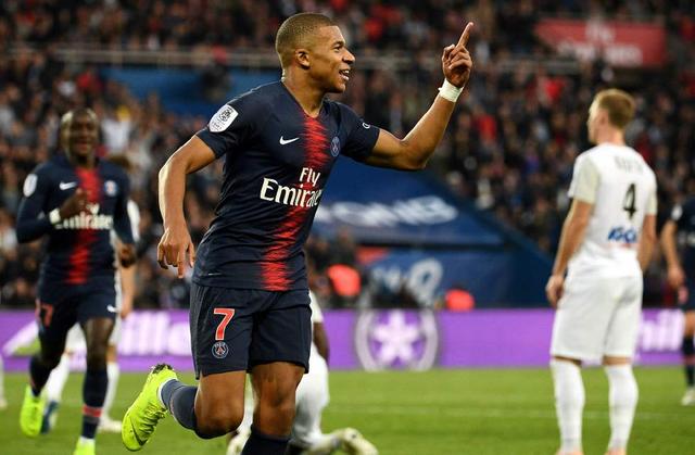 曼城联赛排名升至第二，距榜首阿森纳仅2分（曼城升至联赛第二，距领头羊阿森纳仅差2分）